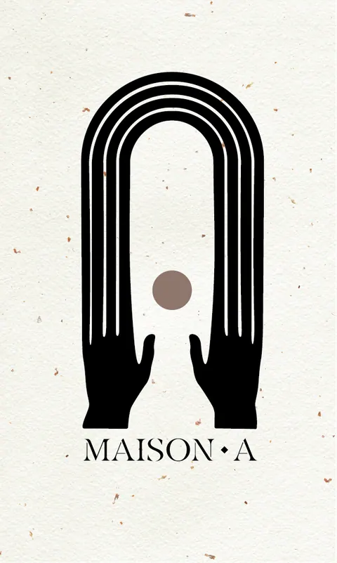 Logo « Maison A » : deux mains stylisées encadrent une arche noire concentrique.